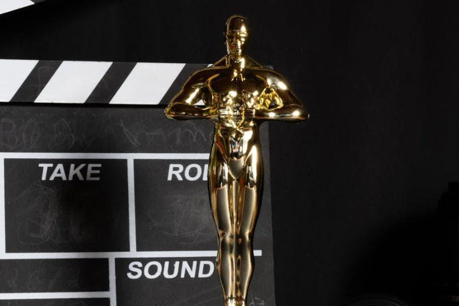 piala Oscar (pexels.com/Mirko Fabian)