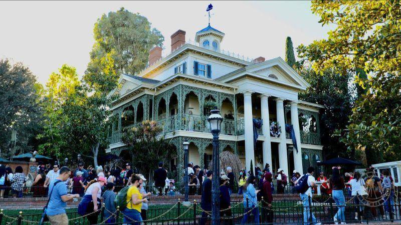 sc: YouTube – 4K WDW