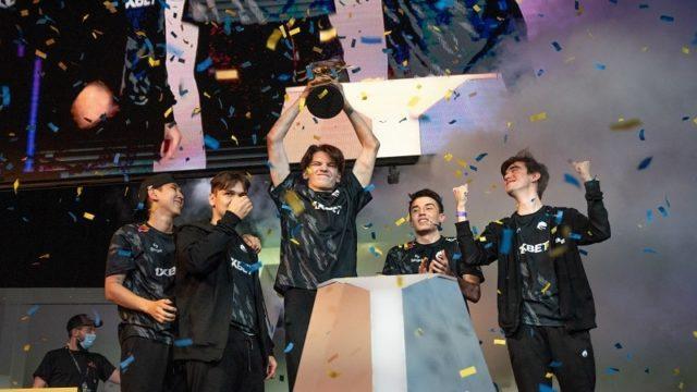 Hancurkan PSG.LGD, Team Spirit Angkat Trofi Juara Arlington Major!