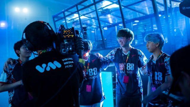 Tampil Spektakuler Kontra Shopify Rebellion, Talon Esports Amankan Tiga Besar Lima Major