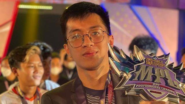 Coach Burn x Flash Terkejut Satu Grup dengan Blacklist dan Falcon di M4