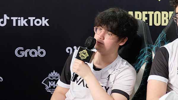 FwydChickn bersama tim The Valley di M4 World Championship. Foto: GGWP.ID
