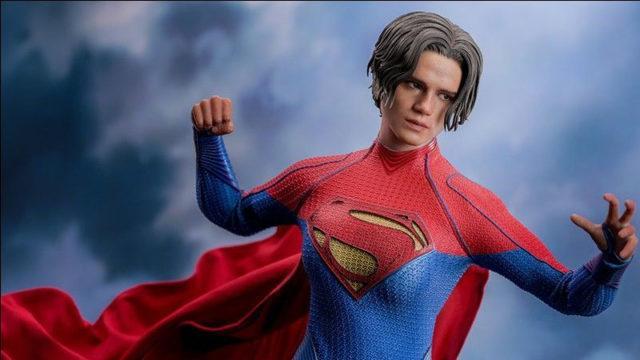 Hot Toys Supergirl Rilis Untuk Ramaikan Film The Flash