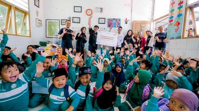 Saweria Melalui IDN Foundation Menyalurkan Donasi Buku untuk Saung Baca IDN Foundation Tangerang