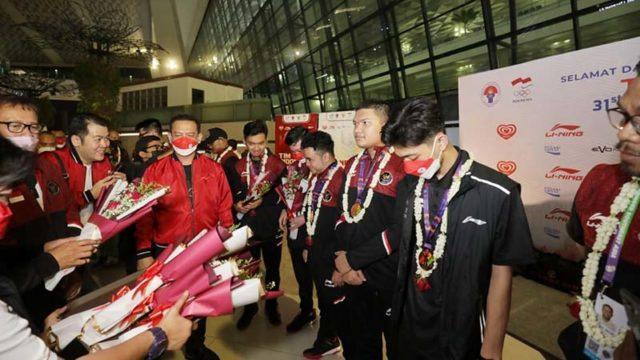 Sumbang Emas dan Perak, Timnas Free Fire Dapat Sambutan Meriah saat Kembali ke Tanah Air! 