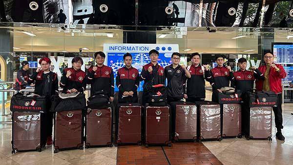 Timnas SEA Games 2023 MLBB Pria saat pelepasan di Soekarno Hatta, Selasa (9/5/2023). Foto: GGWP.ID