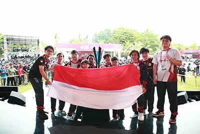 Zeys dan timnas MLBB Indonesia berhasil menjadi juara di IESF World Esports Championship (WEC) 2022, Minggu (11/12). Foto: IESF