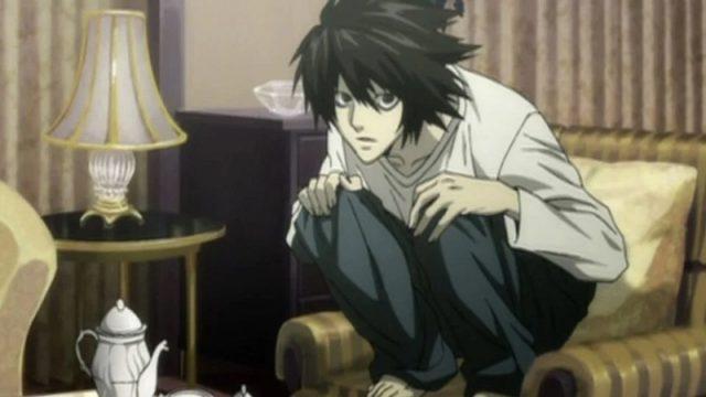 Teori: Kenapa Cara Duduk L Deathnote Aneh? Ini Jawabannya