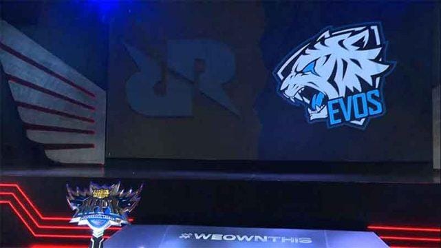 EVOS Legends Tumbangkan RRQ Hoshi, Coach Zeys Belum Puas Karena Hal Ini