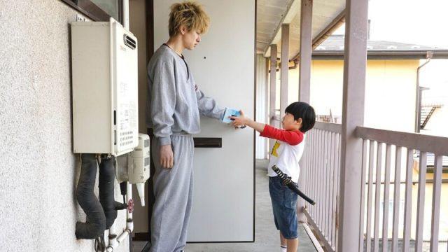 5 Alasan Serial Jepang Kotaro Lives Alone Wajib Masuk Daftar Tontonan!