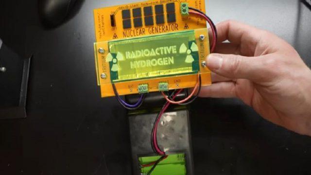 Youtuber Bikin Gameboy dengan Baterai yang Tahan 100 Tahun!