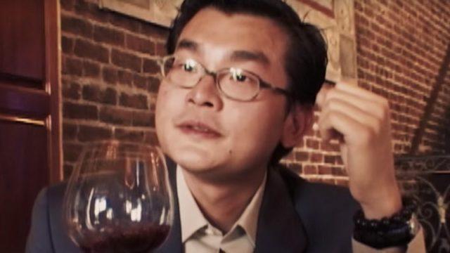 Film Dokumenter Sour Grapes Kisahkah Penipu Ulung Asal Indonesia