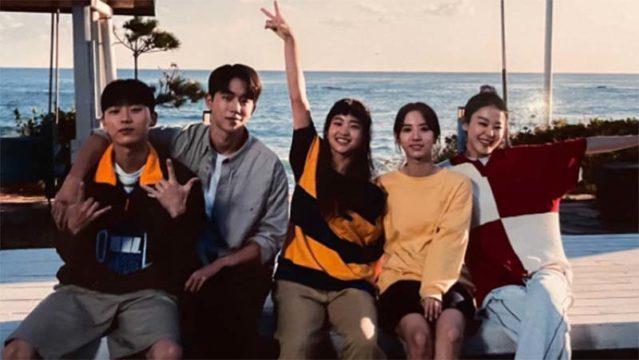 10 Potret di Balik Layar Serial Twenty Five, Twenty One yang Trending di Netflix