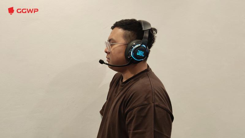 Ergonomi saat menggunakan JBL Quantum 810
