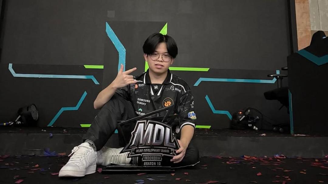 Gantikan Hazle, Chenn Promosi ke RRQ Hoshi untuk MPL ID S15