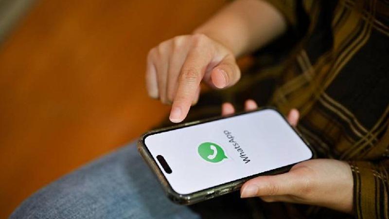 Aplikasi SocialSpy WhatsApp