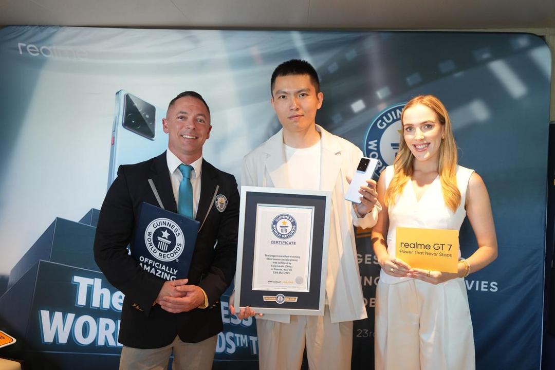 Pemberian Piagam Guinness World Records realme GT 7