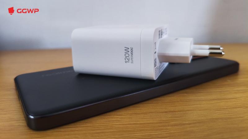 realme GT 7 - Charging 120W
