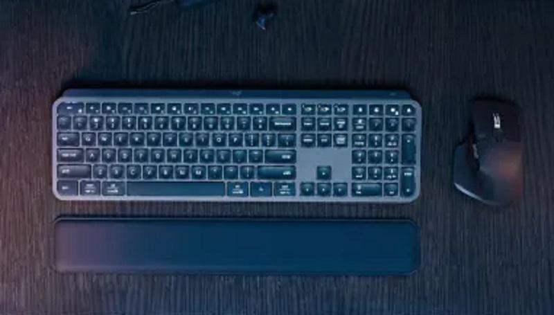 Logitech MX Keys S (pcworld.com)