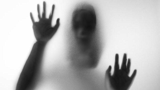 Pria Ini Ditarik oleh Sosok Misterius di Tempat Gym, Serem!