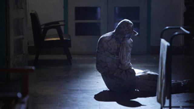 Lompat-lompat, Penampakan Pocong Terekam di Kamera CCTV