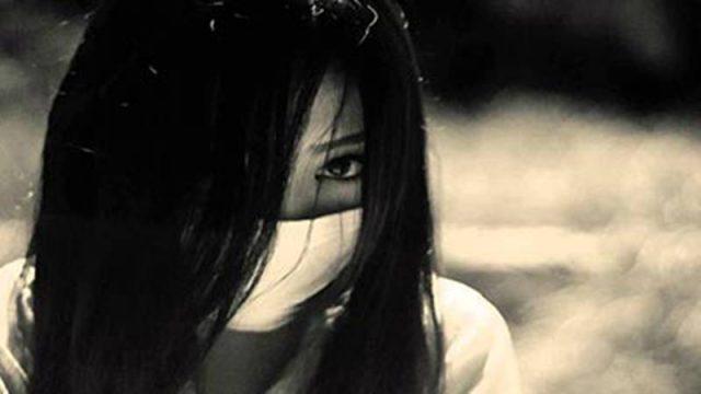 Bercermin di Toilet, Dua Wanita Ini Diganggu Sosok Misterius