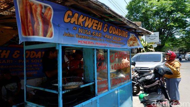 Setelah Viral Promosinya, “Odading Mang Soleh” Kini Jadi Ramai Pembeli