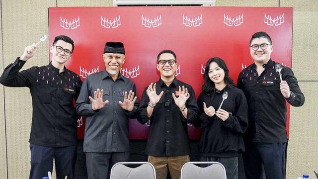 Zee JKT48 & Arief Muhammad Ikut Challenge Makan Nasi Padang di IDN Live 