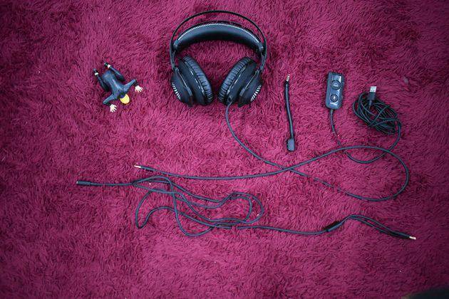 Semua koneksi yang diperlukan bagi sebuah headphone!