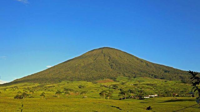 5 Gunung Api Aktif Paling Angker di Pulau Sumatra, Apa Saja?