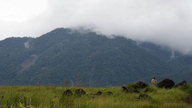 5 Gunung di Indonesia Timur Ini Dikenal Angker, Berani ke Sana?