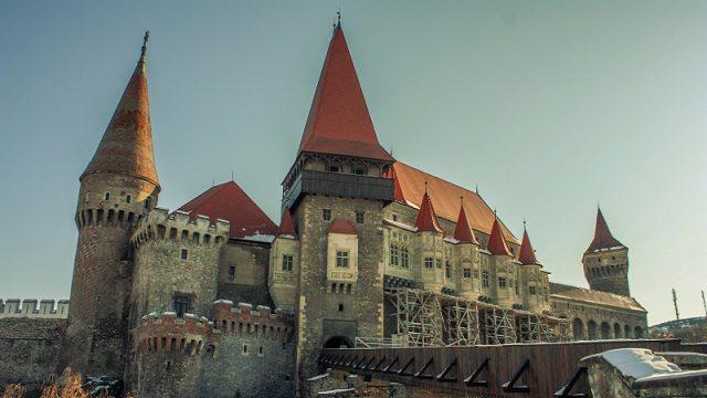 Kisah Horor Hunyad Castle, dari Dracula Hingga Hukuman Gantung!