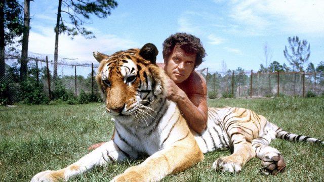 Bak Tarzan di Dunia Nyata! 3 Anak Ini juga Dibesarkan oleh Hewan Liar Part 1