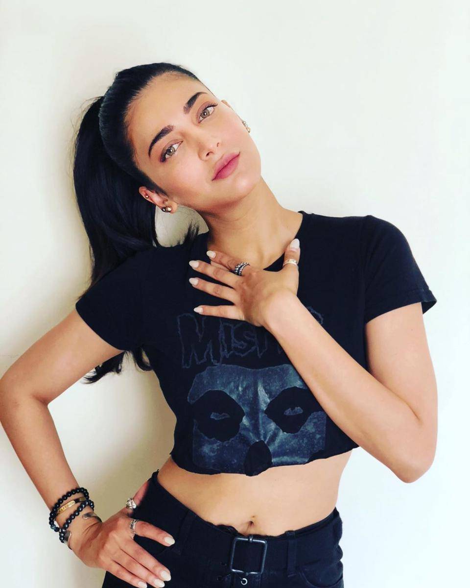 instagram.com/shrutzhaasan