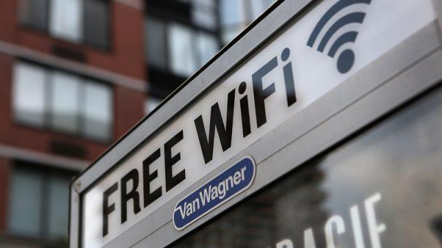 Bahaya! 6 Hal Ini Haram Kamu Lakukan Saat Connect Pakai WiFi Umum
