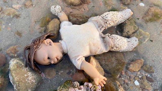 Horor! Keluarga Ini Diteror Makhluk Halus Usai Bawa Pulang Boneka yang Ditemukan di Pantai
