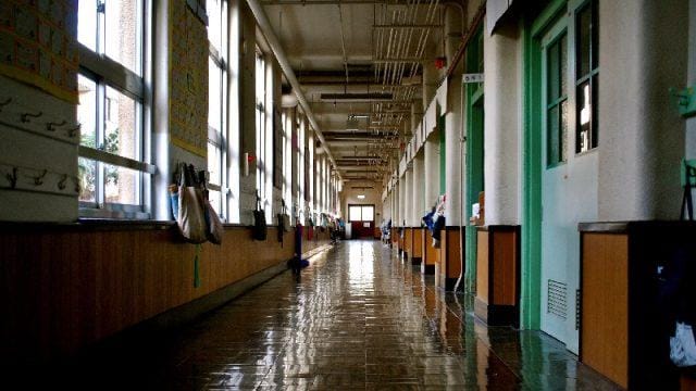 Dulunya Rumah Sakit? Ini Cerita Horor Bohongan yang Sering Ada di Sekolah!