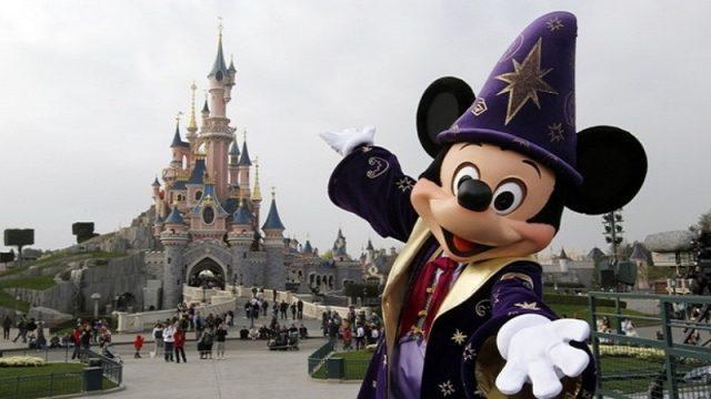 Ini Dia 5 Aturan Kerja Unik yang Diterapkan Disneyland untuk Karyawan