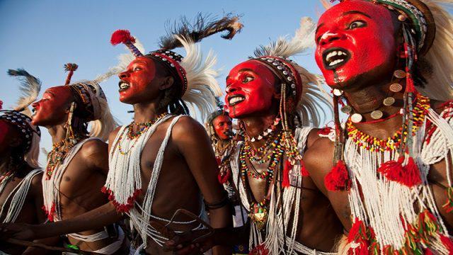 Termasuk di Indonesia, Ini 5 Ritual Pacaran Paling Aneh di Dunia