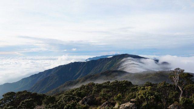 10 Gunung Indah di Pulau Jawa yang Juga Terkenal Angker