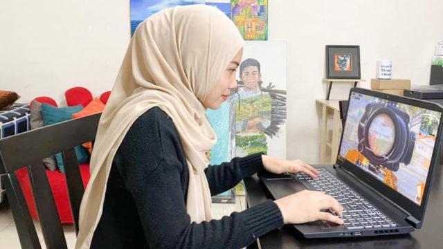 Influencer Malaysia Ini Jadi Bahan Lelucon Saat Endorse Laptop Gaming, Kok Bisa?