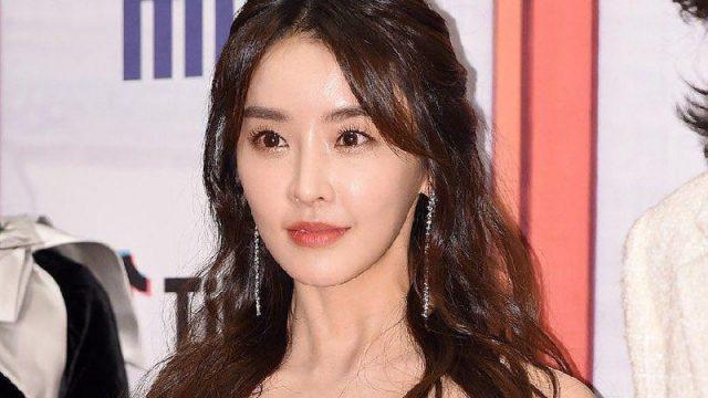 Aktris Korea Lawan Main Gong Yoo Bikin Heboh Pakai Hijab, Ini 10 Fakta Jung Yu Mi