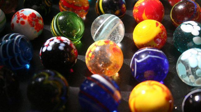 5 Jenis Mainan Ini Pasti Pernah Warnai Masa Kecil Anak Era 90-an!