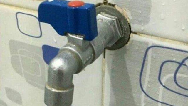 Keran Biru yang Bikin Nyembur, Warganet Ungkap Kekesalan Wudu Pakai Keran yang Satu Ini!