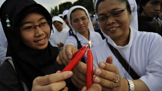 Indahnya Toleransi, Layatan Dua Keyakinan Berbeda Jadi Viral di Medsos