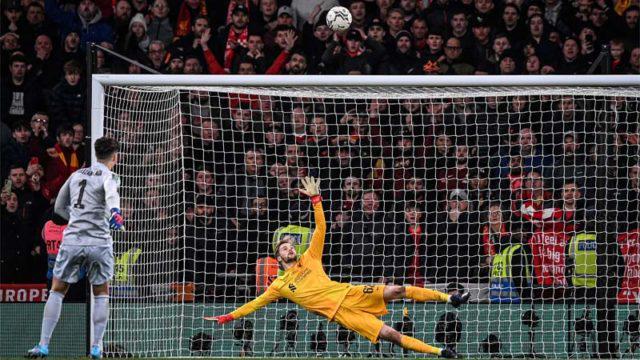 Meme Kepa Ramaikan Liverpool Juara Carabao Cup