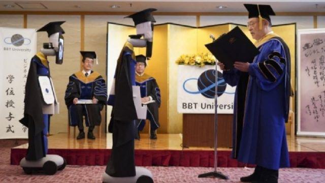Bukan Cuma Meme, Universitas di Jepang Ini Adakan Wisuda Online