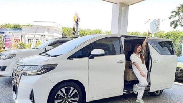 Rugi Miliaran! Ternyata Segini Harga Mobil Alphard Via Vallen yang Dibakar Orang