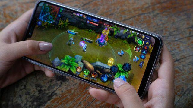 Cara Laporkan Pemain yang Pakai Mobile Legends Hack Biar Kena Banned!