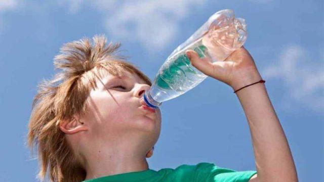 Jangan berlebihan! Kebanyakan Minum Air Dapat Menimbulkan Efek Samping